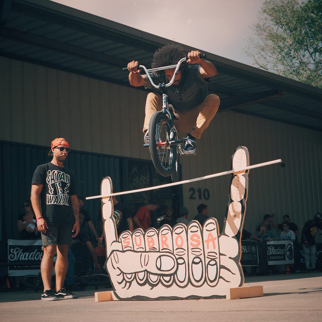Lahsaan Kobza, BMX Freestyler, bunnyhopping through a hand shaped height pole